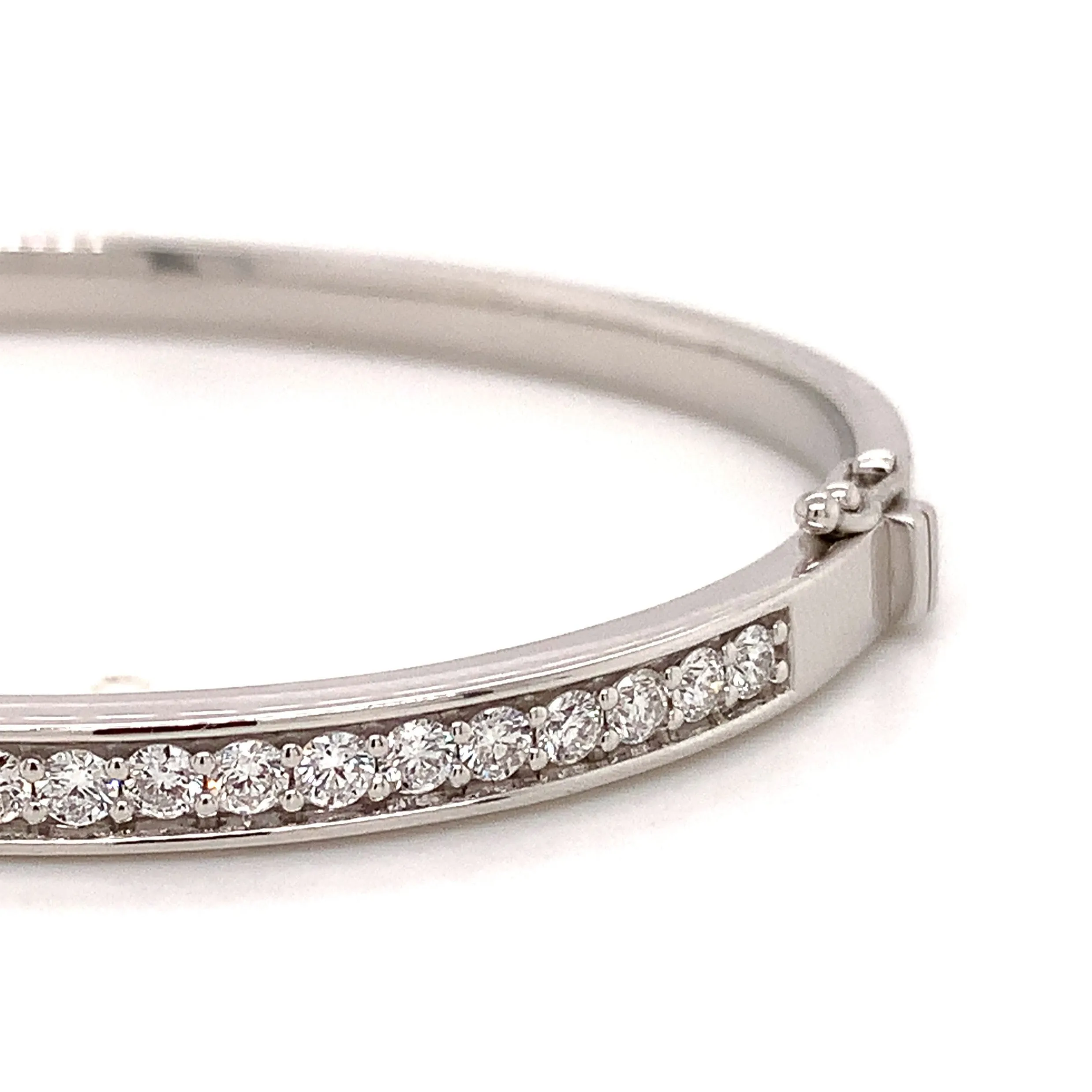 1.52ctw Diamond White Gold Bangle Bracelet