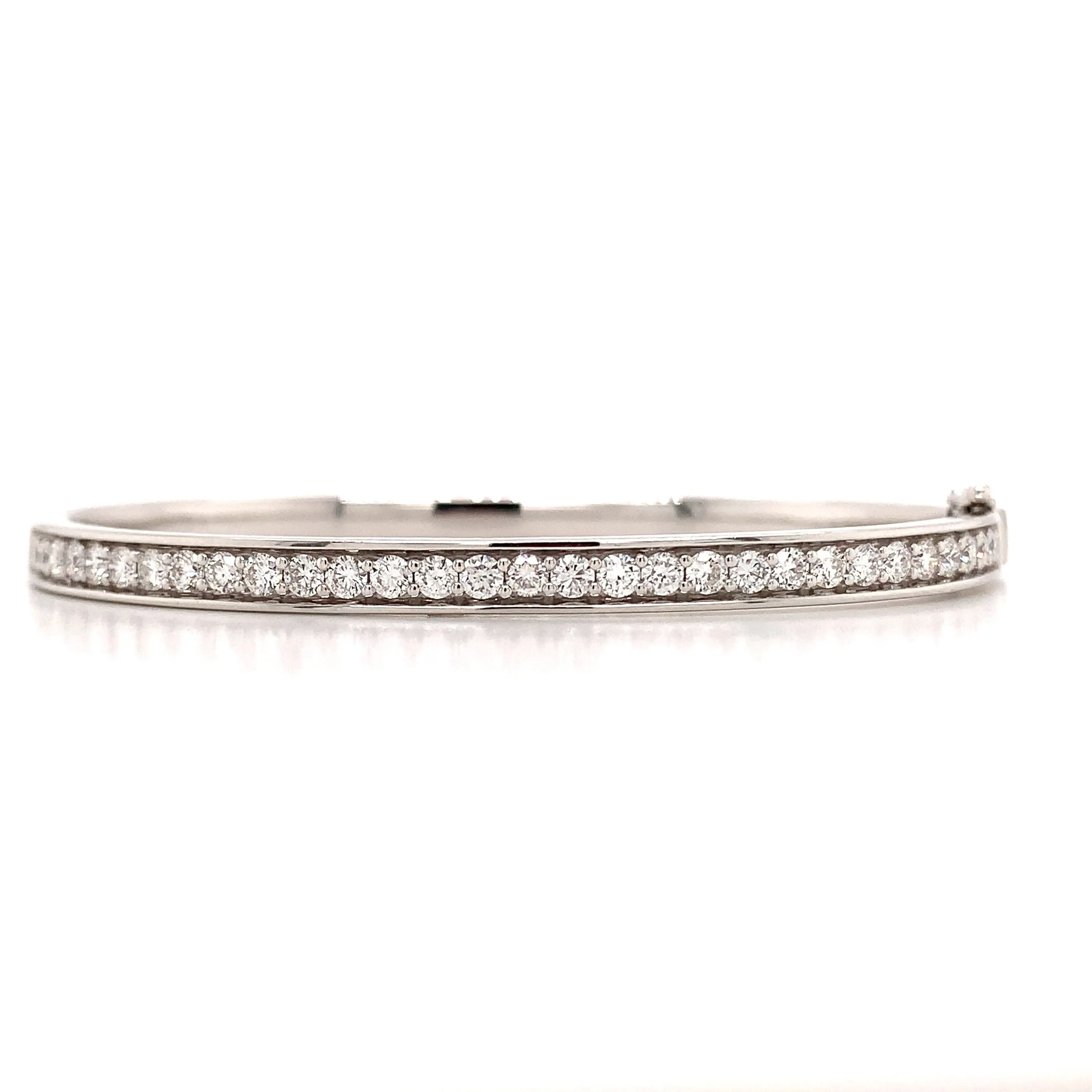 1.52ctw Diamond White Gold Bangle Bracelet