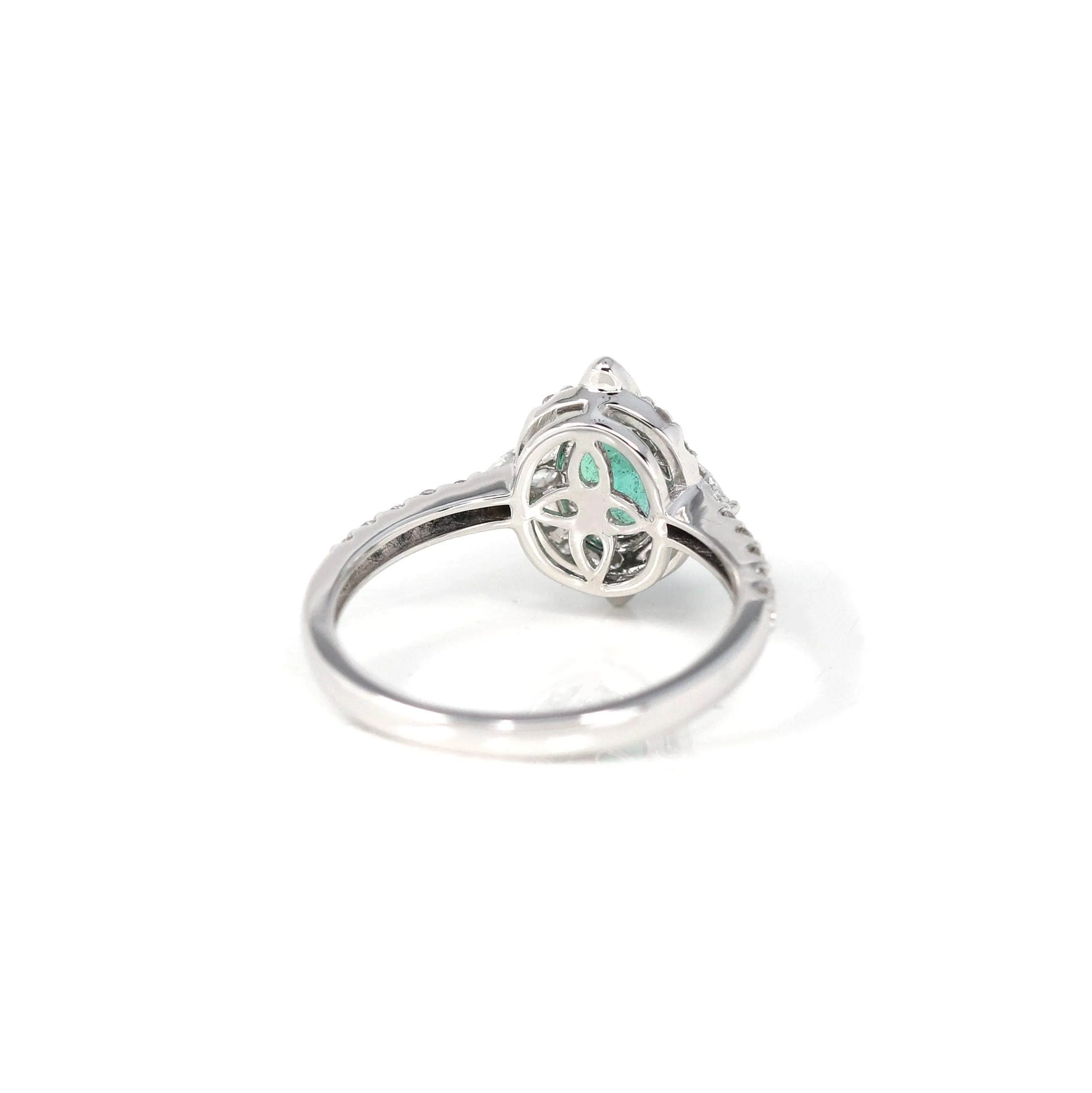 18k White Gold Natural Emerald Ring with Diamonds