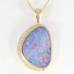 18K Yellow Gold Opal Diamond Necklace in Excellent Condition