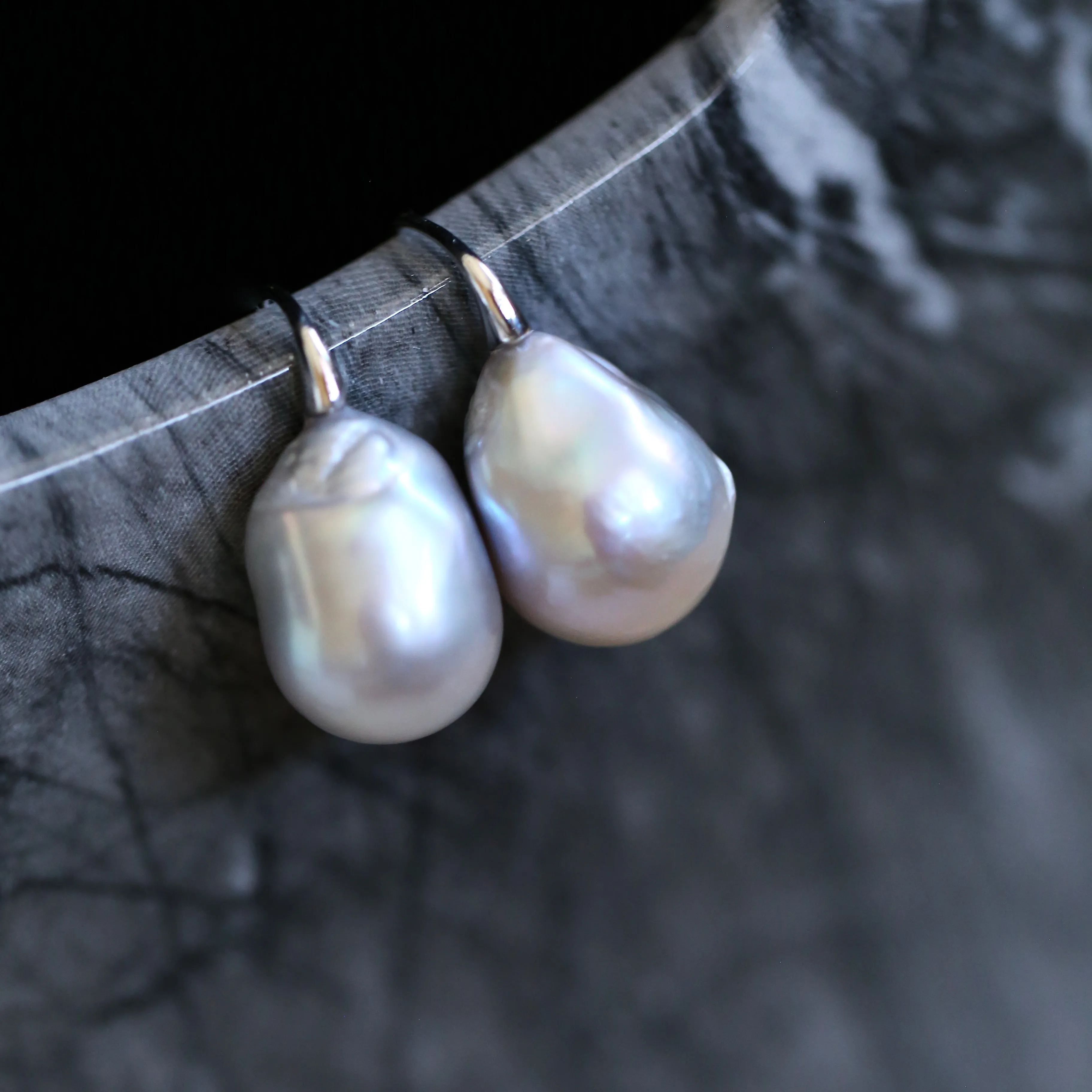 306-07-S | WILD PEARL DROP EARRING (GRAY ON SILVER)