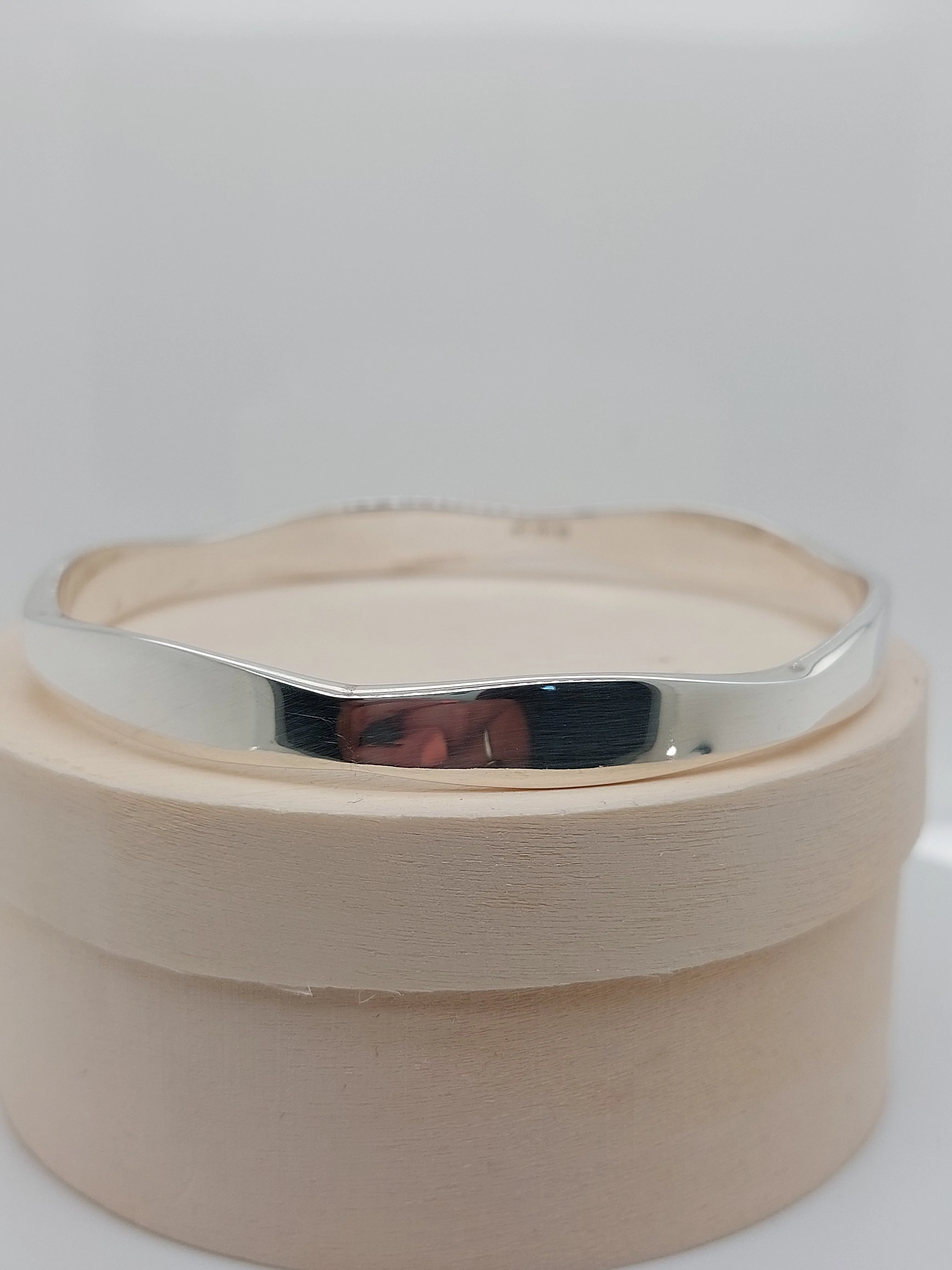 6-Sided Wave Bangle