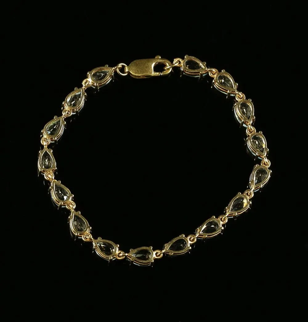 Blue Topaz 9Ct Yellow Gold Bracelet Over 12Ct Of Topaz