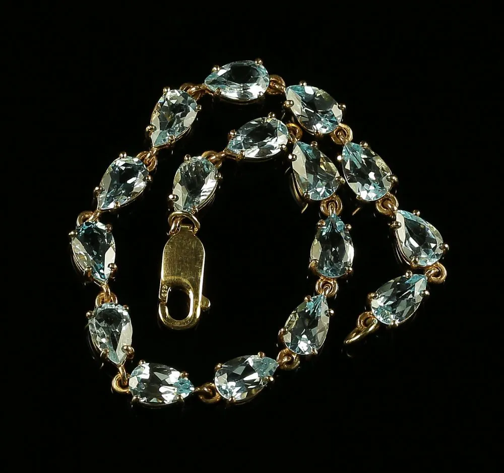 Blue Topaz 9Ct Yellow Gold Bracelet Over 12Ct Of Topaz