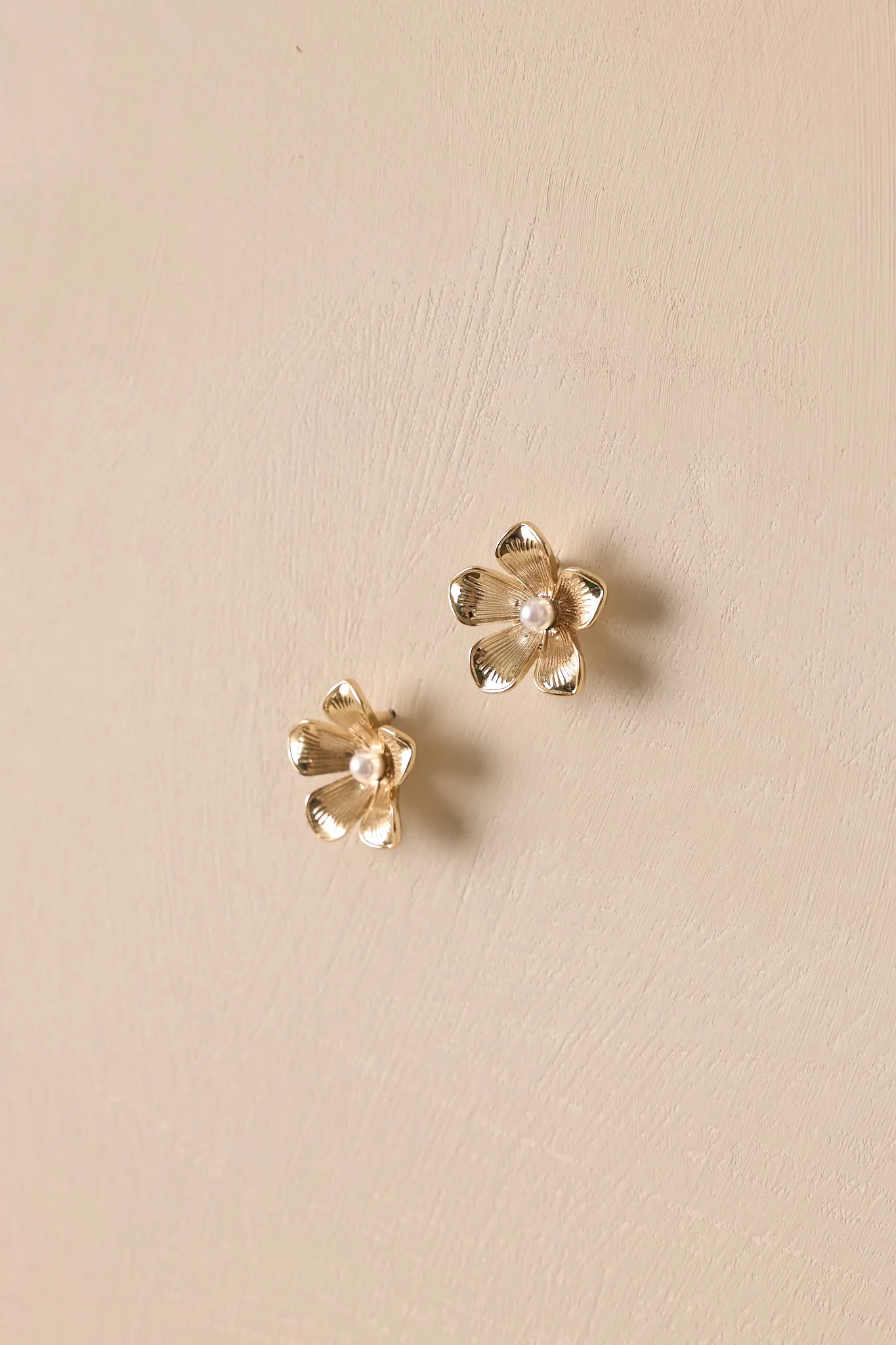 Clear My Mind Gold Textured Floral Earrings