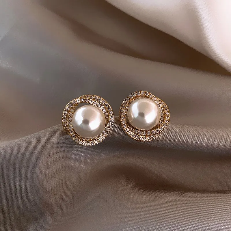 E207. pearl earrings