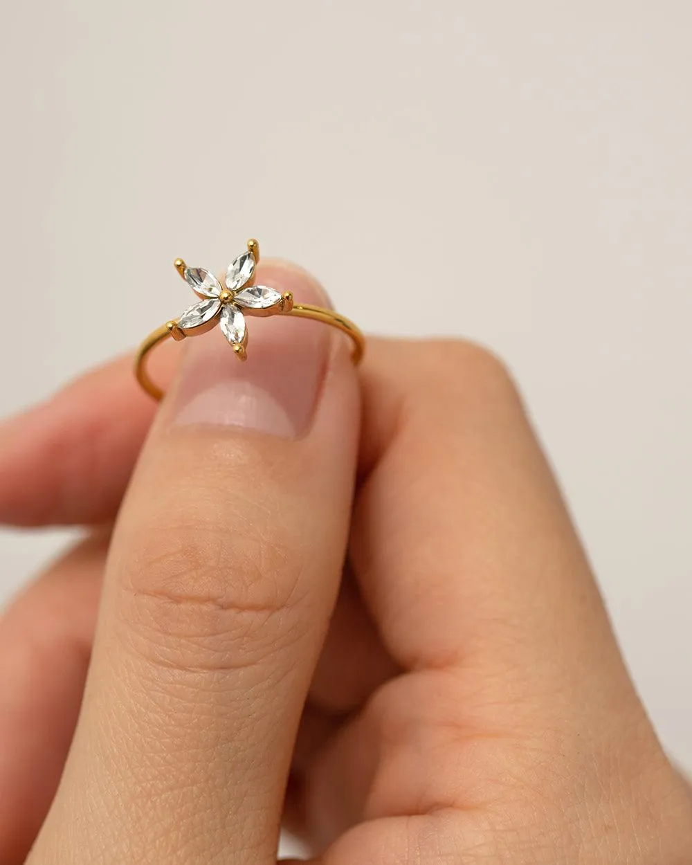 Flower Zirconia Resizable Ring