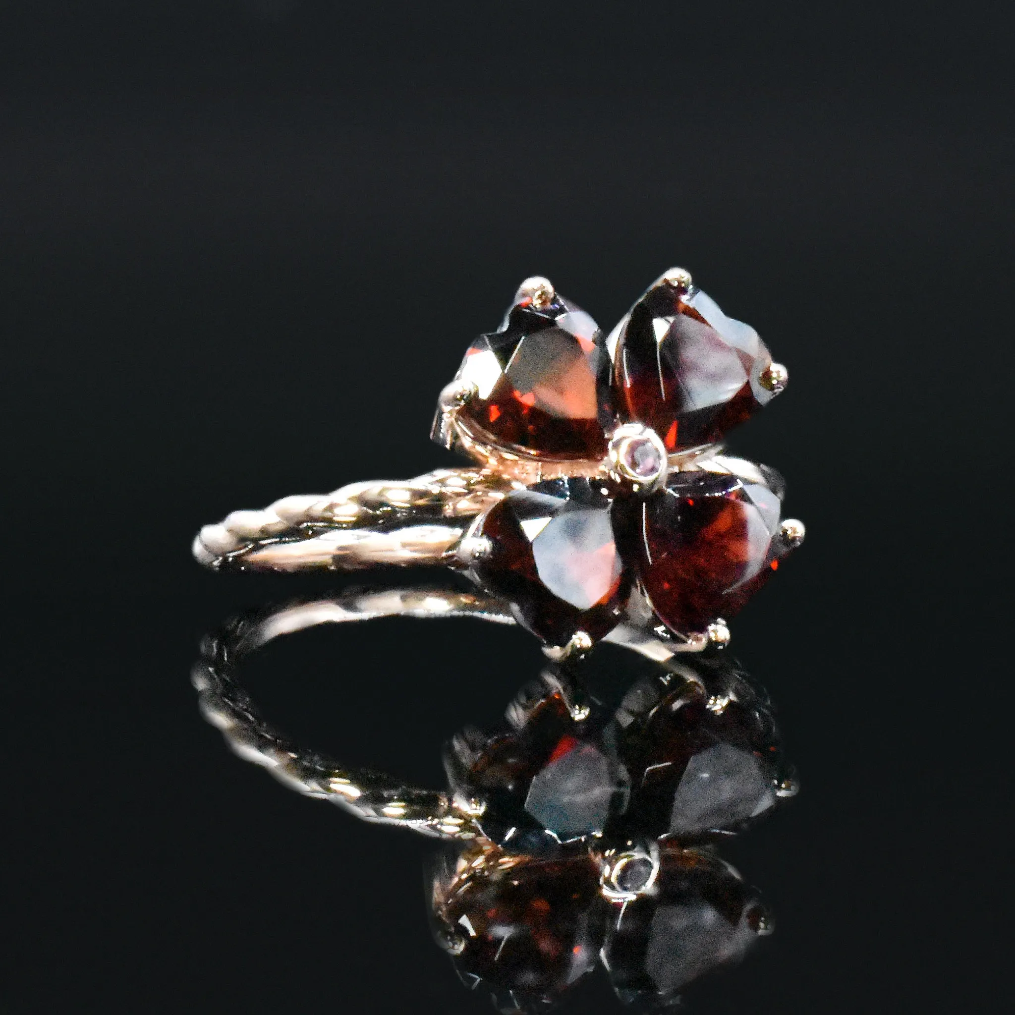 Four-Leafe Clover Garnet Cremation Ring With Ashes