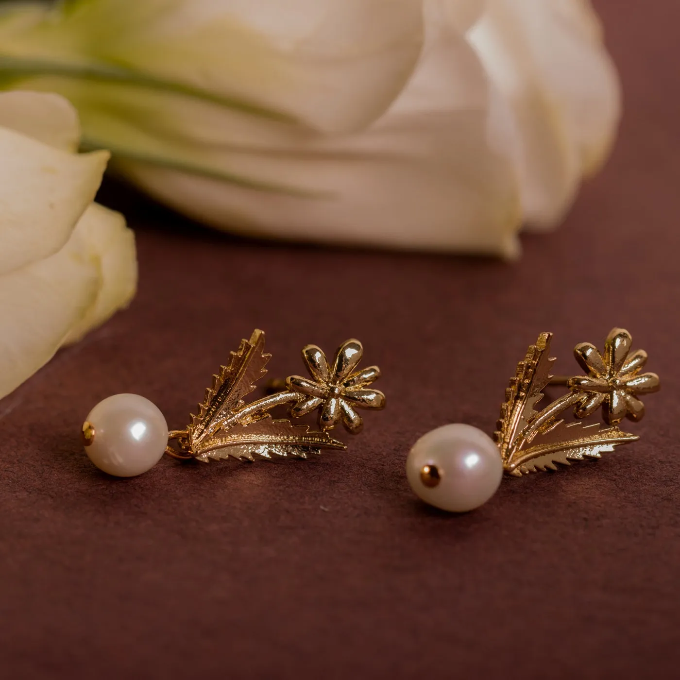 Lobelia Pearl Earrings