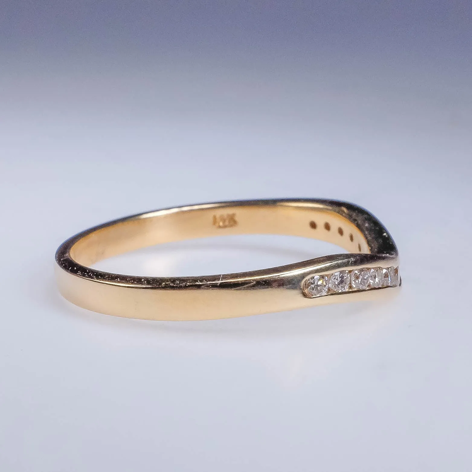 New 14K Yellow Gold 0.20ctw Diamond Accented Curved Wedding Band Ring Size 7