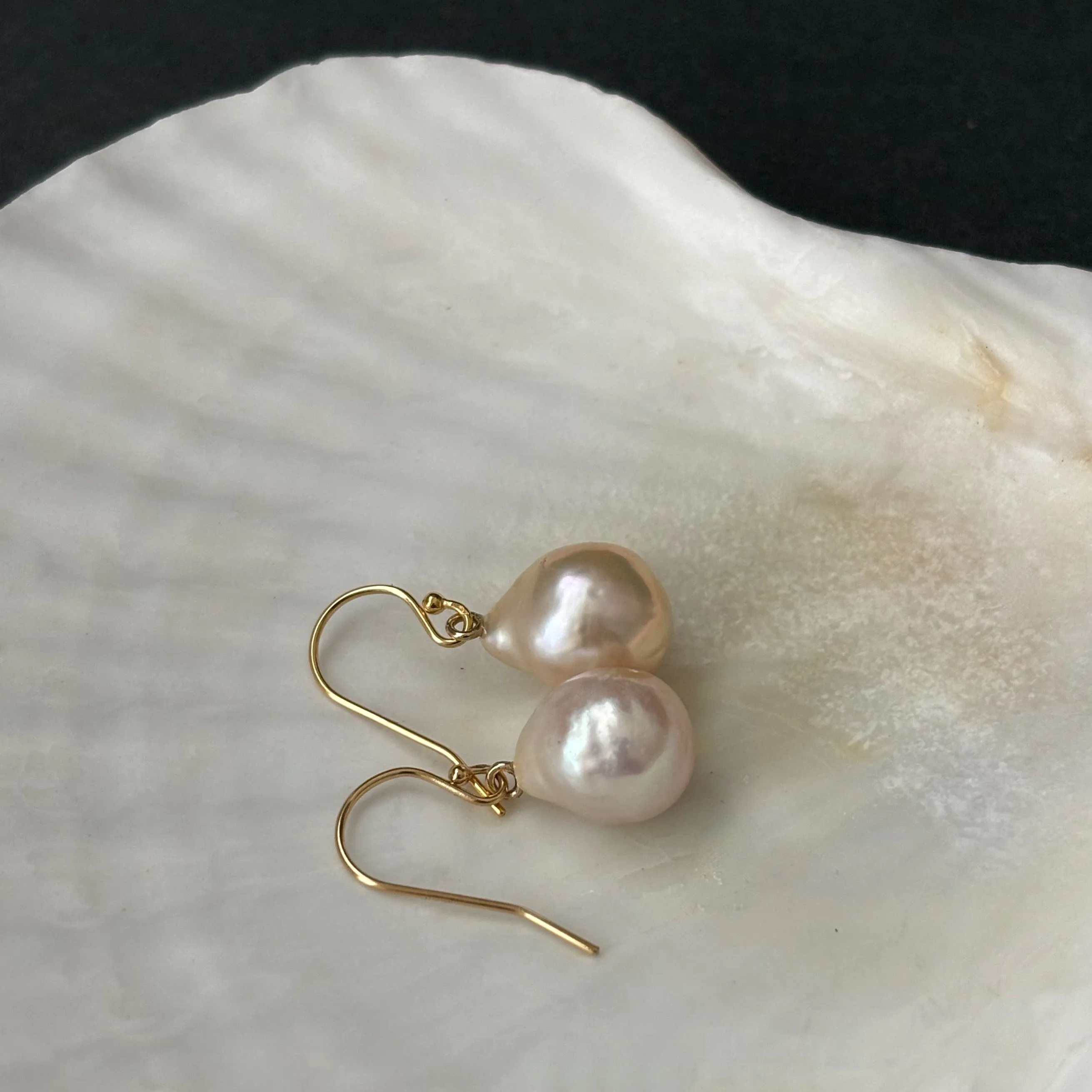 SIMPLE JAPAN KASUMI CHAMPAGNE WHITE TONE PEARL EARRINGS