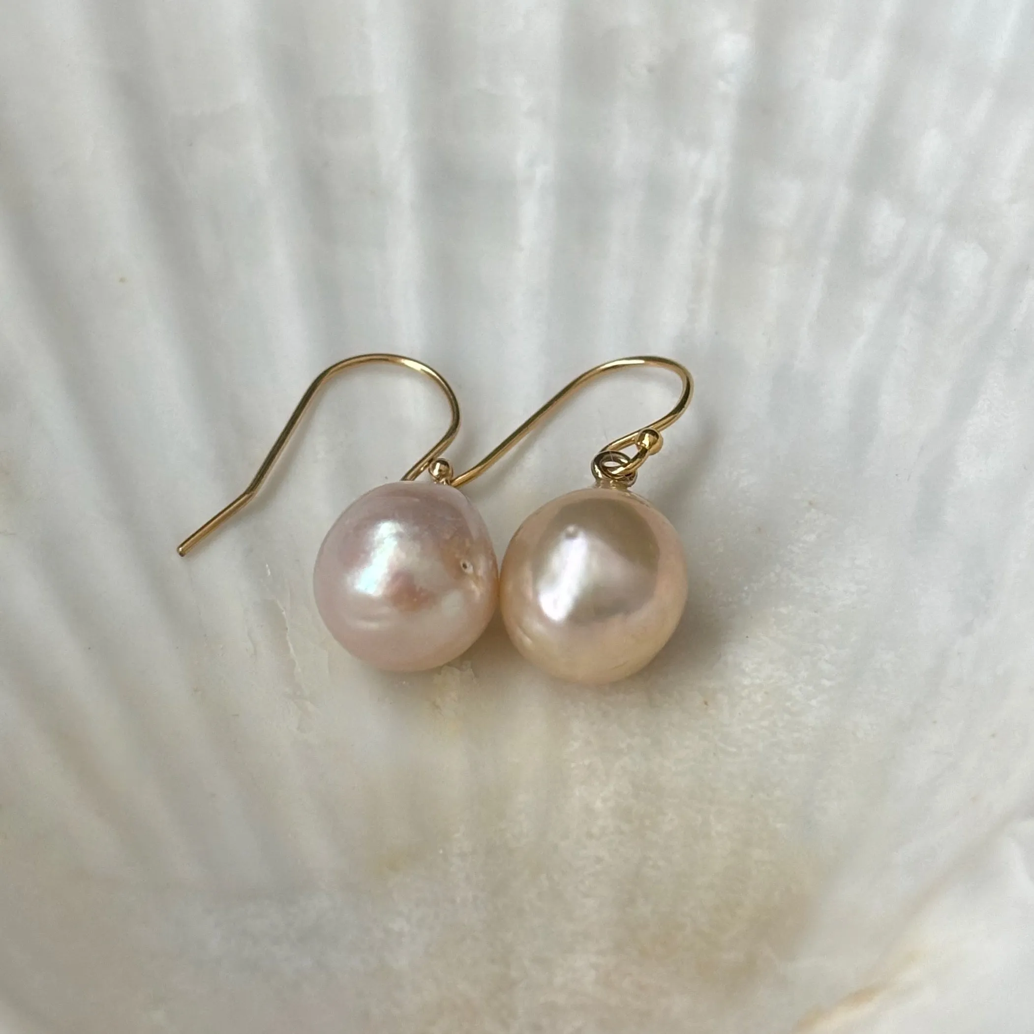 SIMPLE JAPAN KASUMI CHAMPAGNE WHITE TONE PEARL EARRINGS