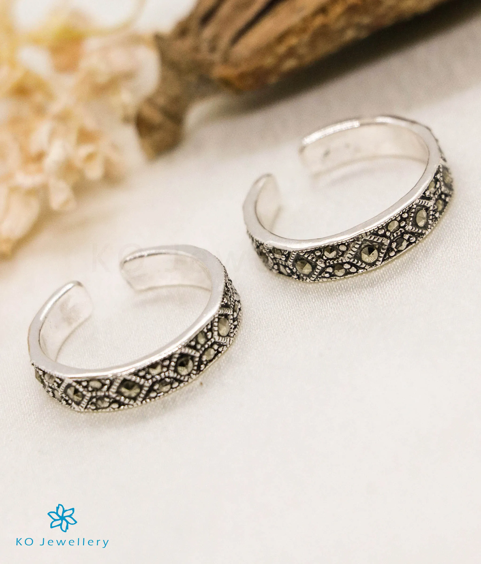 The Vilora Silver Marcasite Toe-Rings