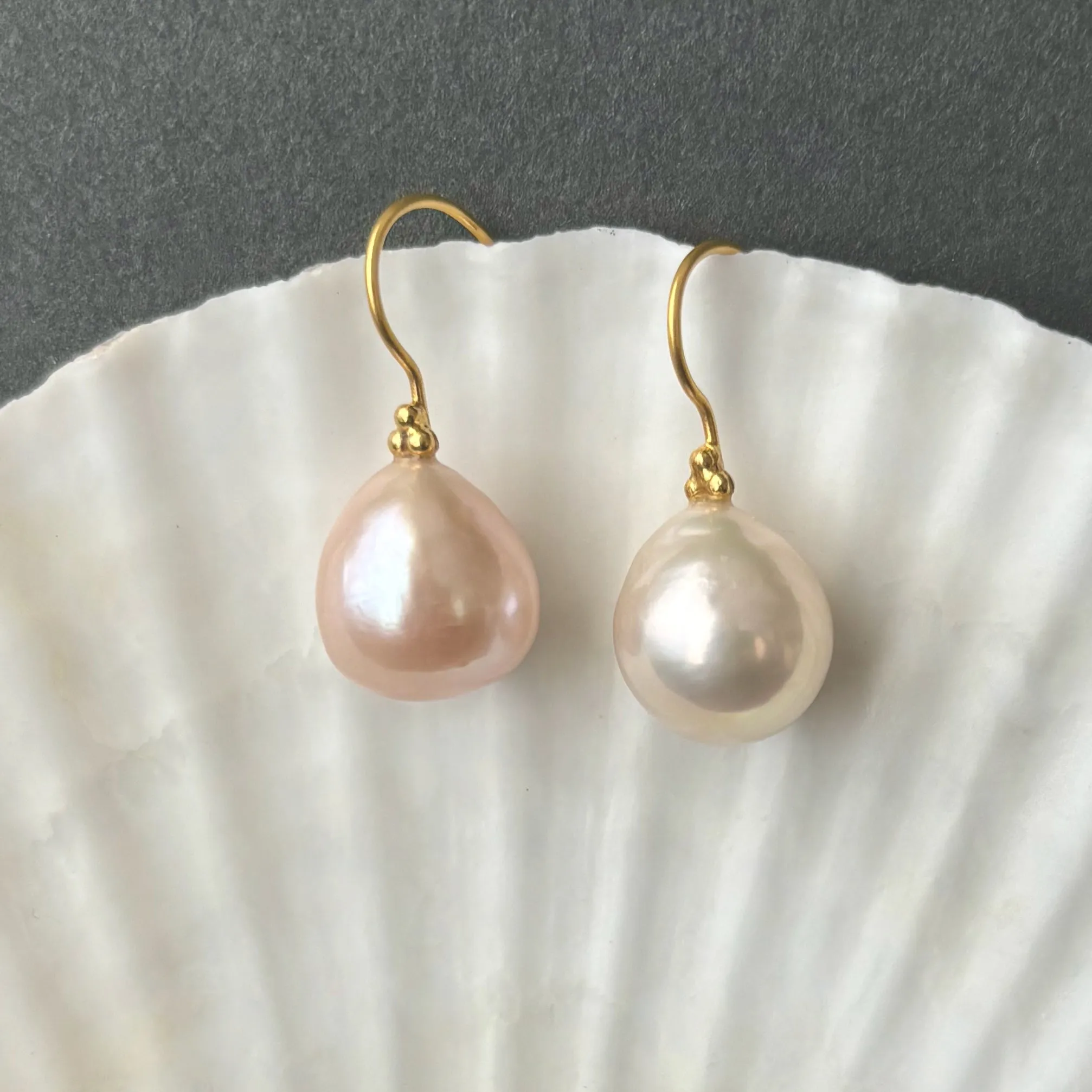 TWO TONE JAPAN KASUMI DROP PEARLS IN 18K YELLOW GOLD